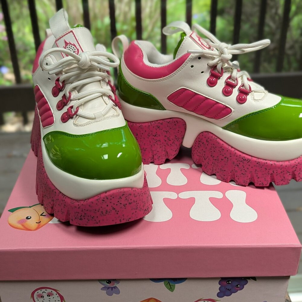 BNIB Y.R.U. Dazzleberry Dragon Platform Sneakers – Size 7 – Rare Dolls Kill